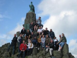 Alle am Denkmal