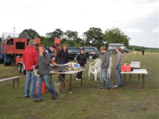 21Hungrige-Blicke-und-langsames-Anschlechen-der-Meute