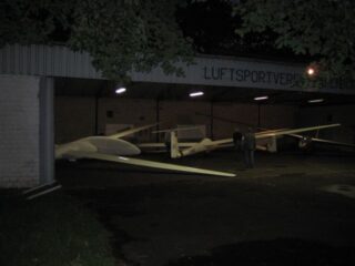 25Schon-mächtig-dunkel