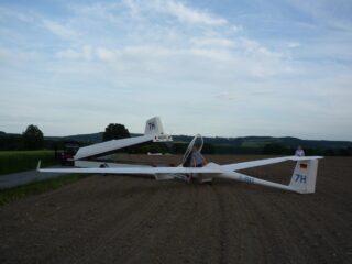 35Jetzt-muss-der-Flieger-nur-noch-in-den-Hänger