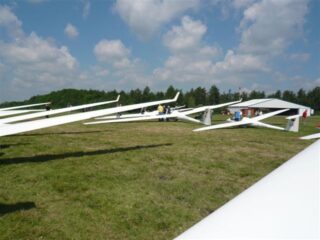 51Startaufbau-bei-super-Wetter